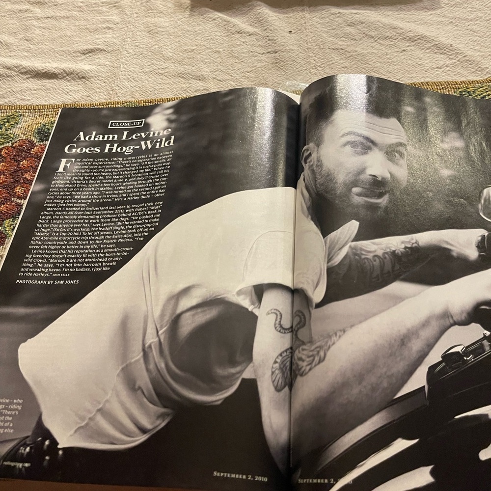 Rolling Stone Magazine with True Blood Cover - Picture 2 of 3